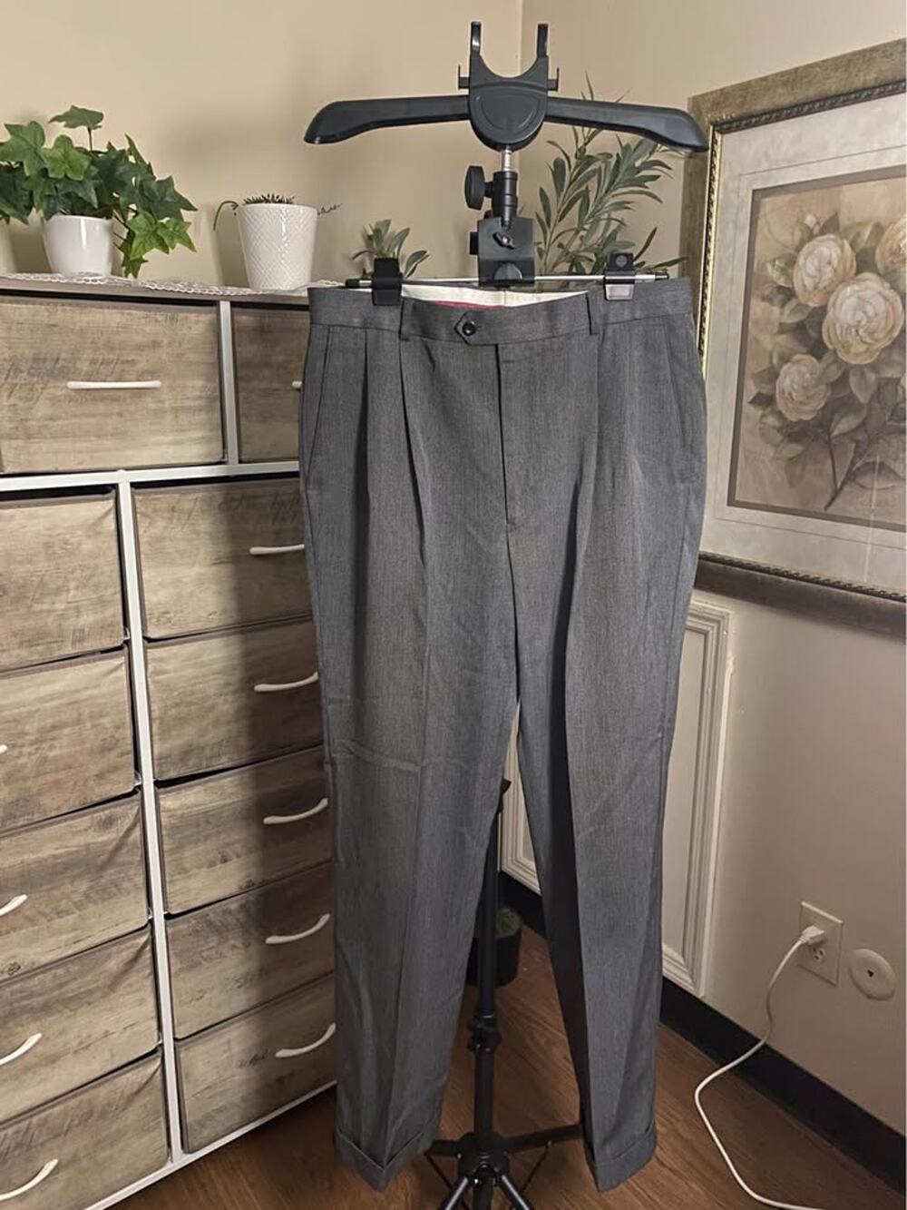 Louis Raphael Men’s Gray Pleated Dress Pants – 36x32